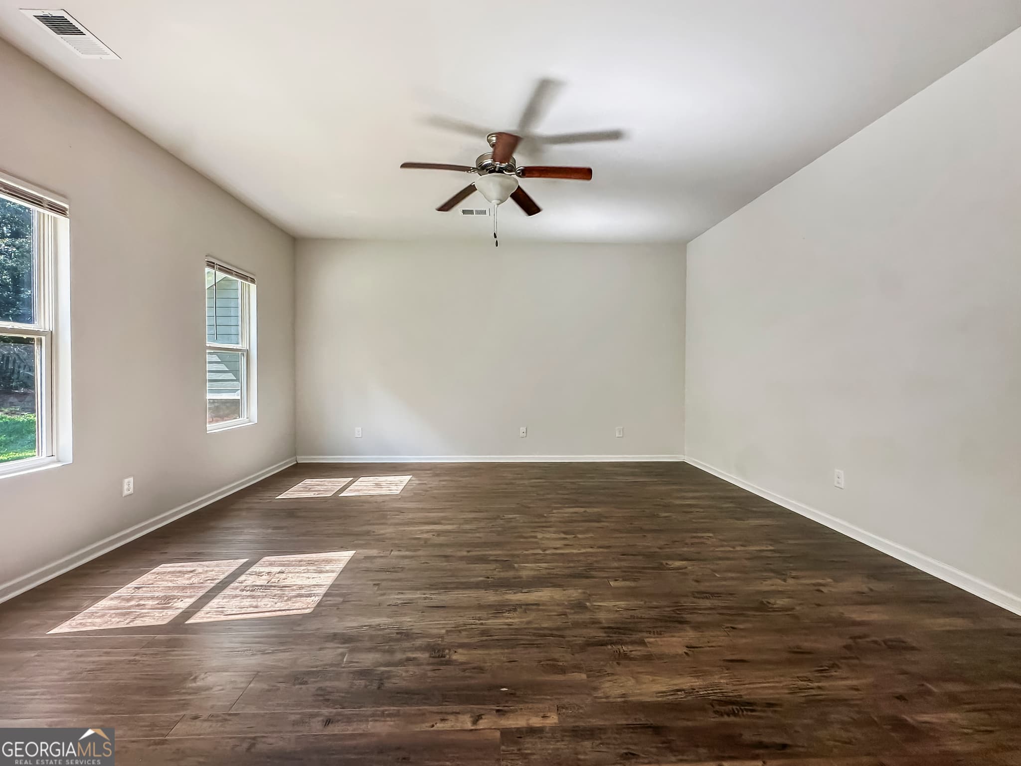 4 bedroom, 2.5 bathroom, 4,294 sq ft single family residence for rent at 206 Daisy Circle, Mcdonough, GA 30252 for $2,095 a month — photo 3
