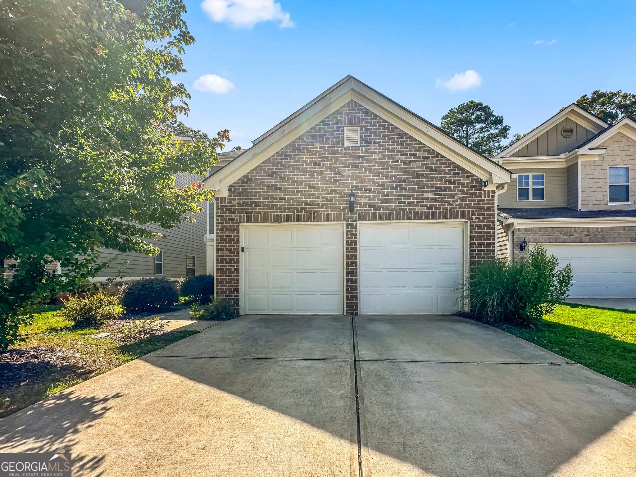 4 bedroom, 2.5 bathroom, 4,294 sq ft single family residence for rent at 206 Daisy Circle, Mcdonough, GA 30252 for $2,095 a month