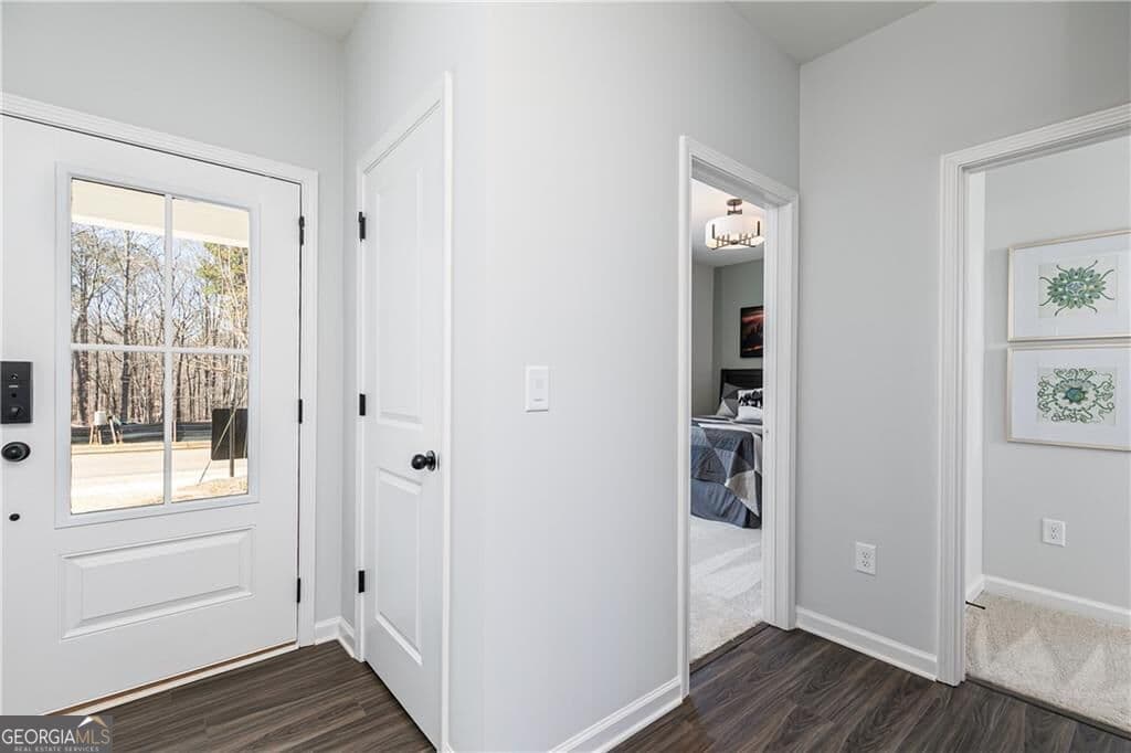 4 bedroom, 3 bathroom, 2,653 sq ft single family residence for sale at 409 Satilla Court, Locust Grove, GA 30248 — photo 2