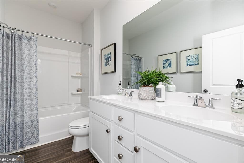 4 bedroom, 3 bathroom, 2,653 sq ft single family residence for sale at 409 Satilla Court, Locust Grove, GA 30248 — photo 7