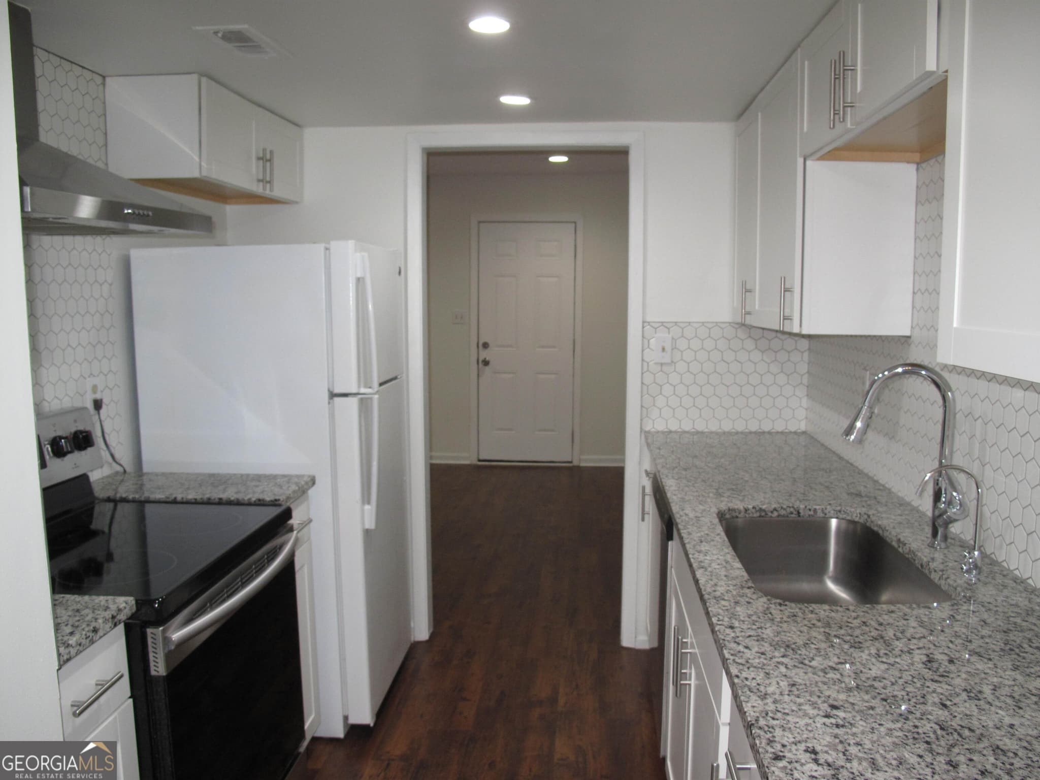 3 bedroom, 2.5 bathroom, 1,408 sq ft condominium for sale at 633 Garden Walk Drive, Stone Mountain, GA 30083 — photo 6