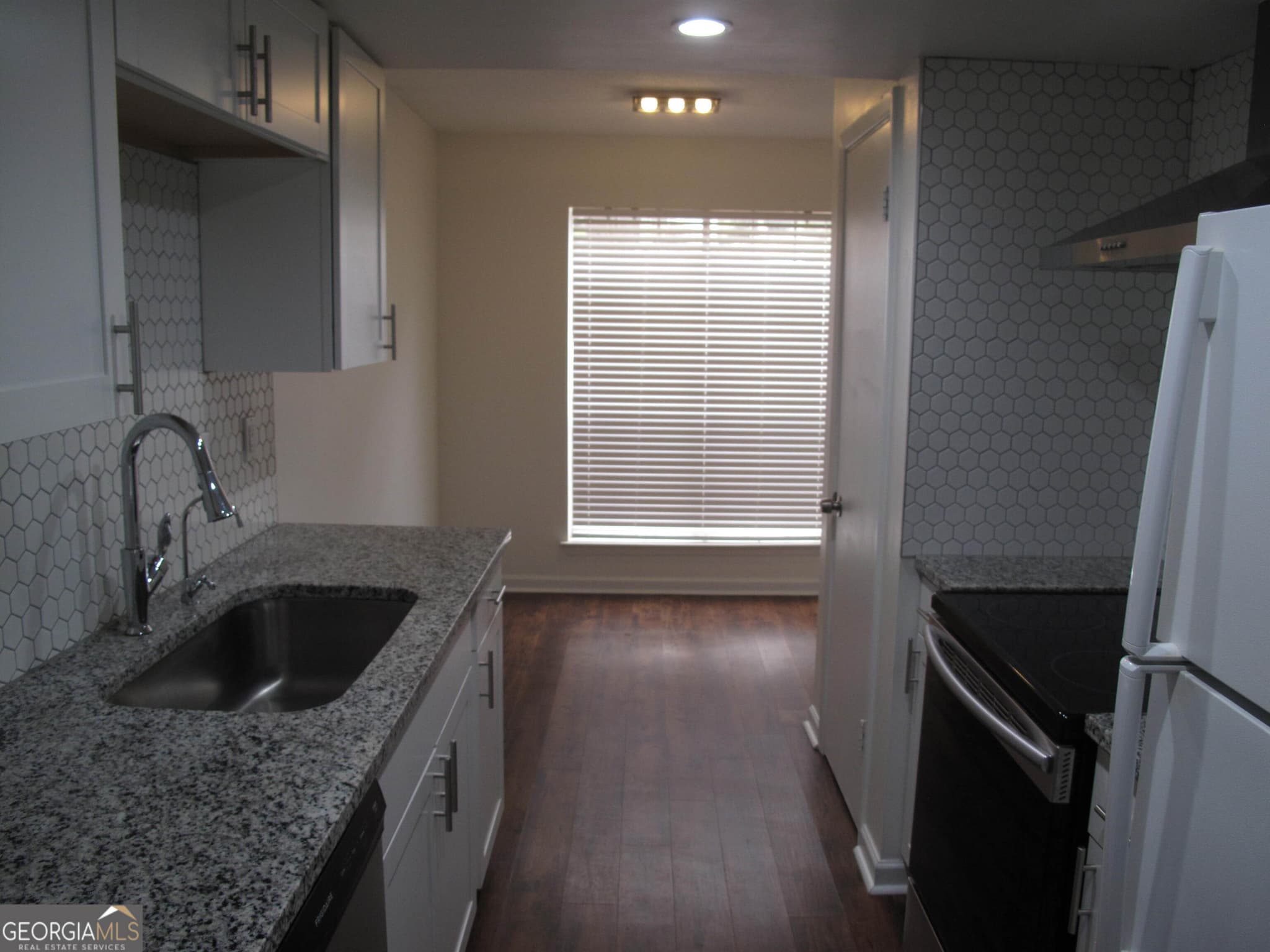 3 bedroom, 2.5 bathroom, 1,408 sq ft condominium for sale at 633 Garden Walk Drive, Stone Mountain, GA 30083 — photo 7