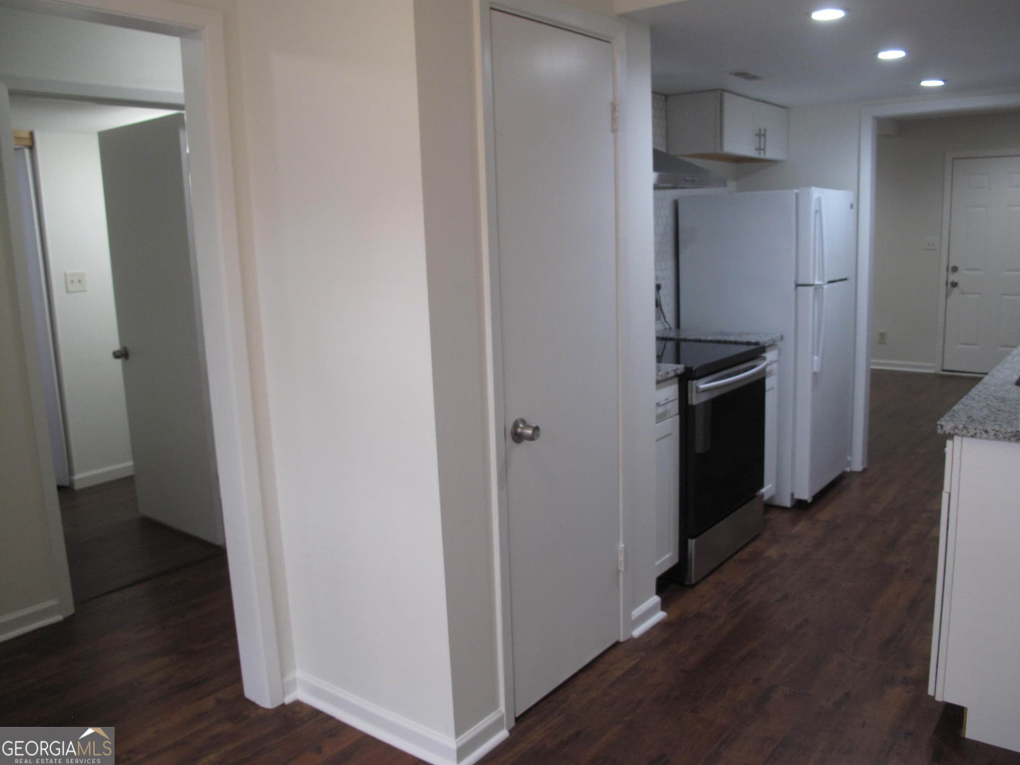 3 bedroom, 2.5 bathroom, 1,408 sq ft condominium for sale at 633 Garden Walk Drive, Stone Mountain, GA 30083 — photo 5