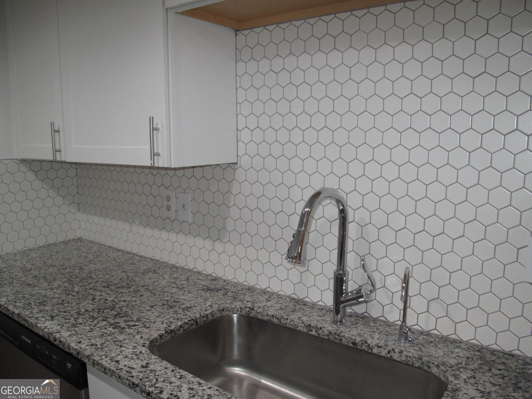 3 bedroom, 2.5 bathroom, 1,408 sq ft condominium for sale at 633 Garden Walk Drive, Stone Mountain, GA 30083 — photo 9