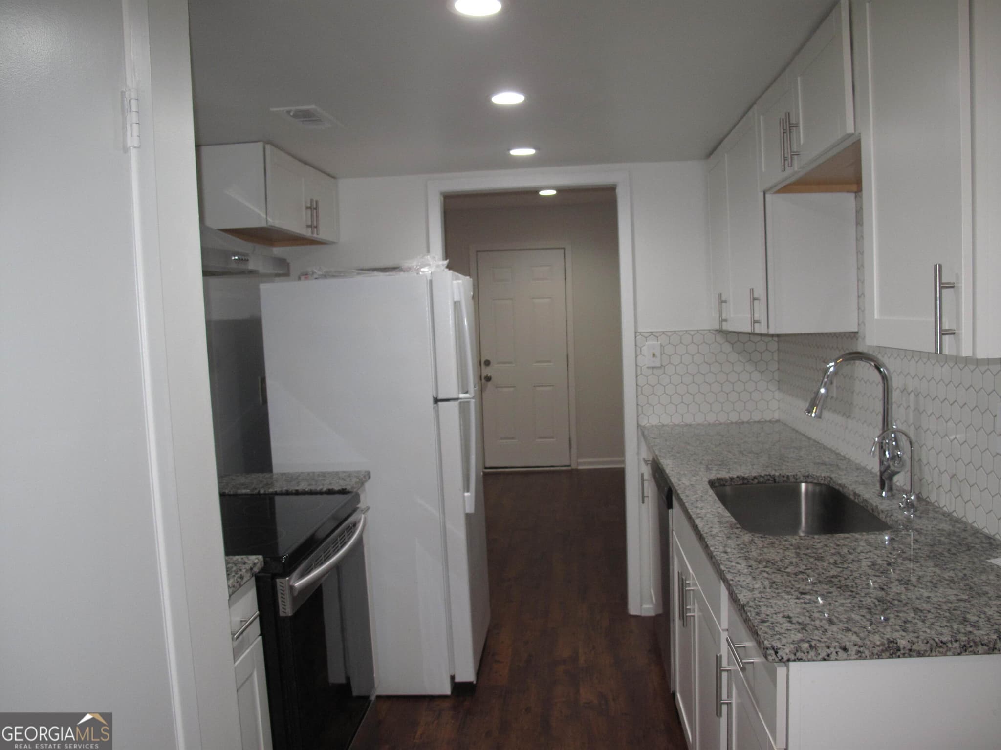 3 bedroom, 2.5 bathroom, 1,408 sq ft condominium for sale at 633 Garden Walk Drive, Stone Mountain, GA 30083 — photo 8