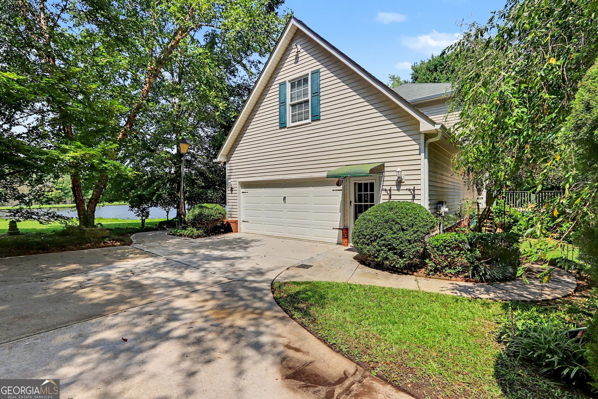 3 bedroom, 2.5 bathroom, 2,866 sq ft single family residence for sale at 4065 Jamaica Court, Jonesboro, GA 30236 — photo 9