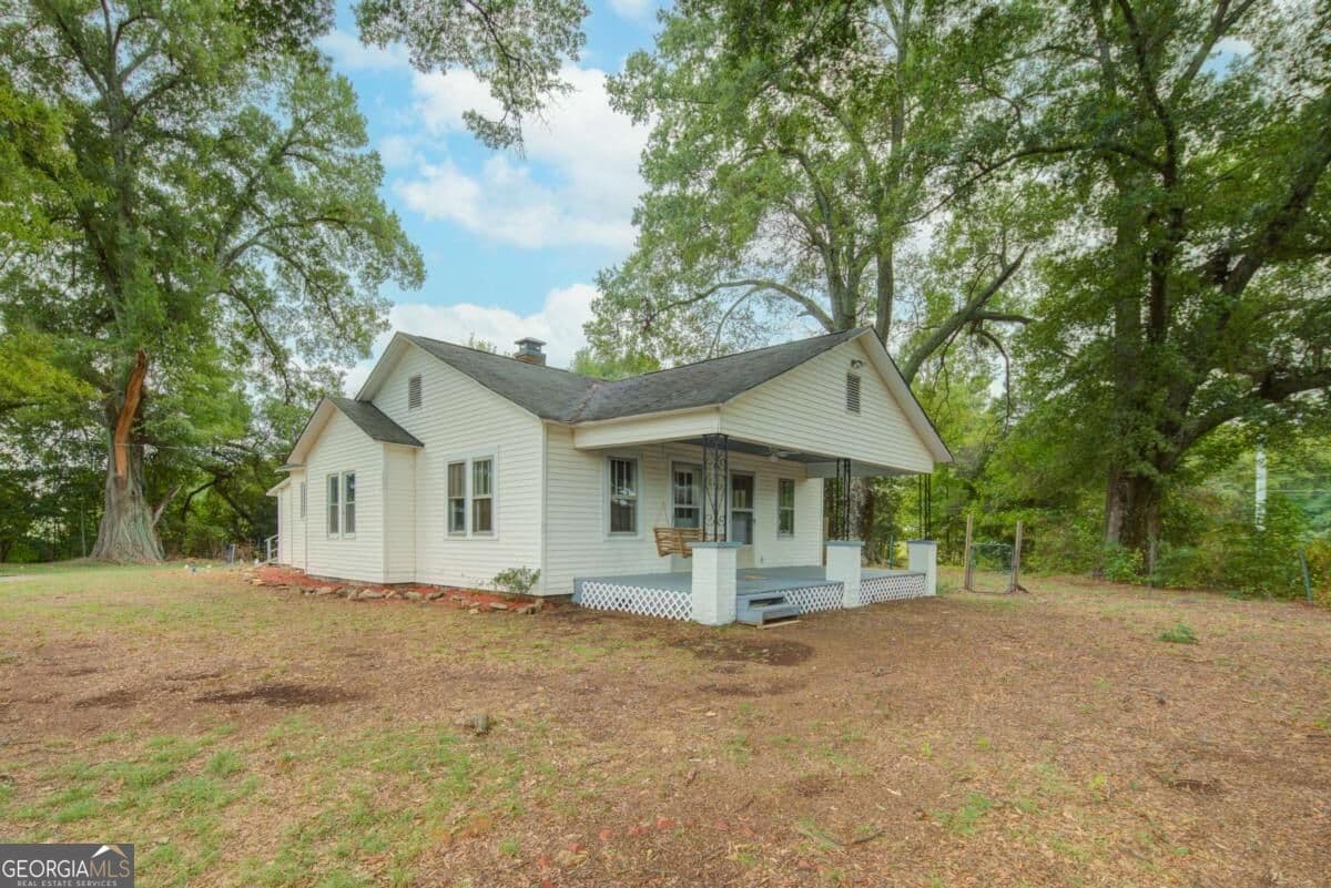 3 bedroom, 2 bathroom single family residence for rent at 7985 Midway Road, Alpharetta, GA 30004 for $1,995 a month — photo 2