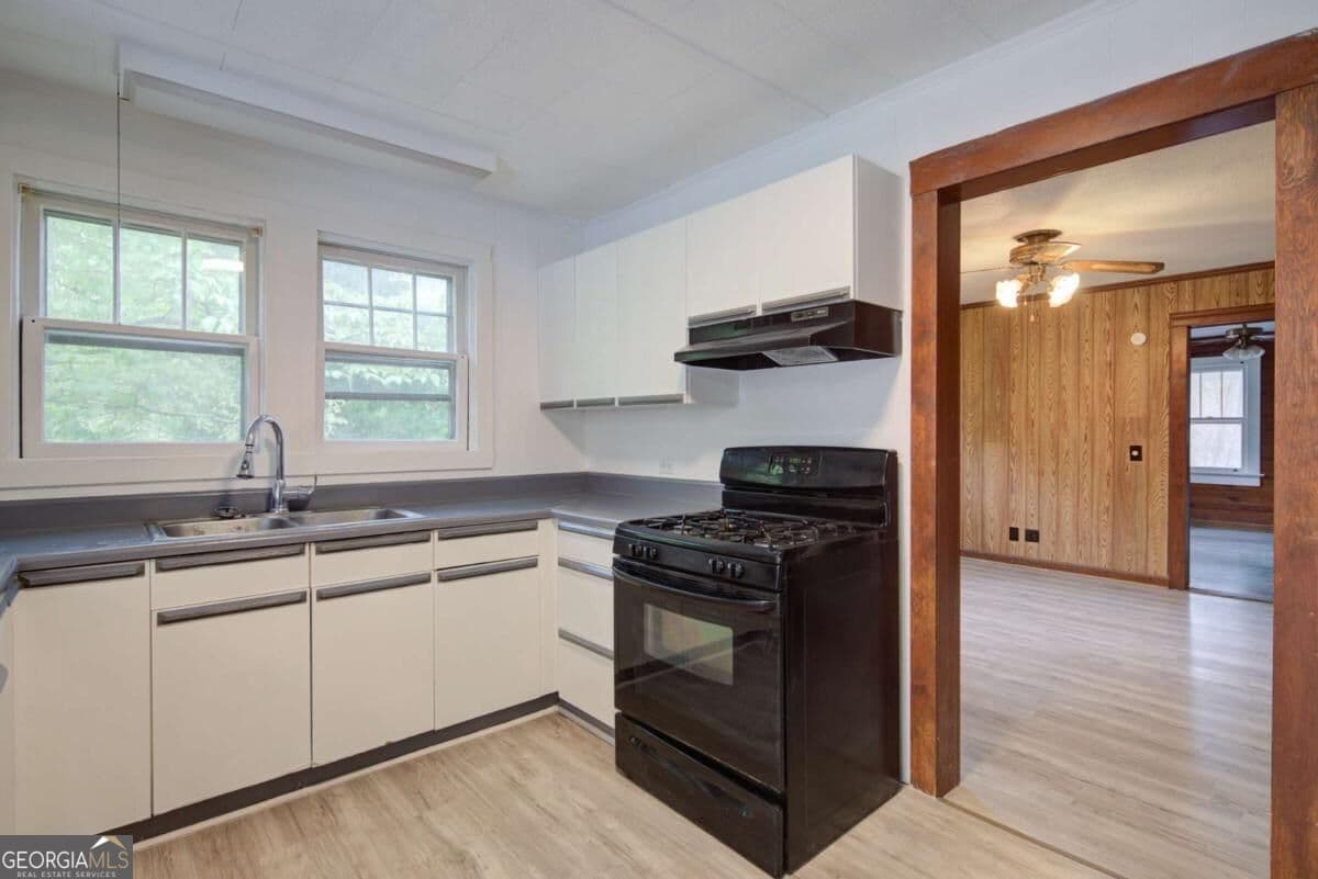 3 bedroom, 2 bathroom single family residence for rent at 7985 Midway Road, Alpharetta, GA 30004 for $1,995 a month — photo 5