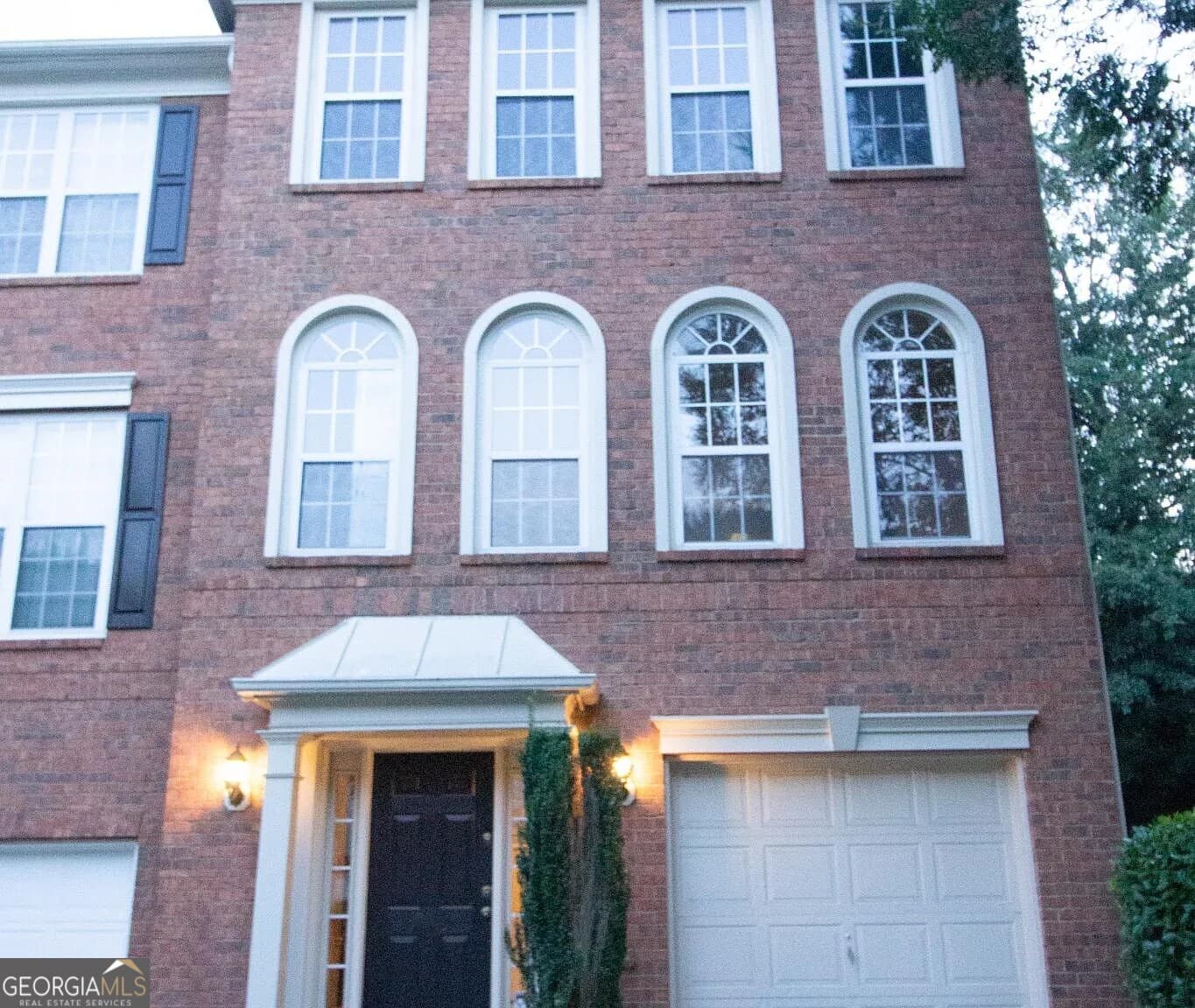 2 bedroom, 3 bathroom, 1,963 sq ft townhouse for rent at 5142 Manerdale Drive, Atlanta, GA 30339 for $2,500 a month — photo 1 of 14