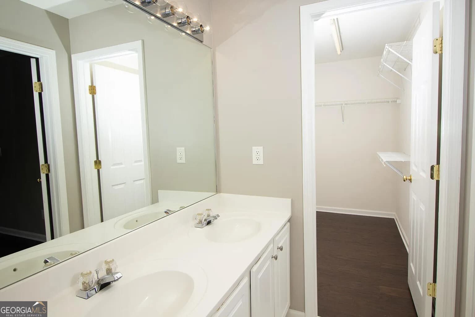 2 bedroom, 3 bathroom, 1,963 sq ft townhouse for rent at 5142 Manerdale Drive, Atlanta, GA 30339 for $2,500 a month — photo 9