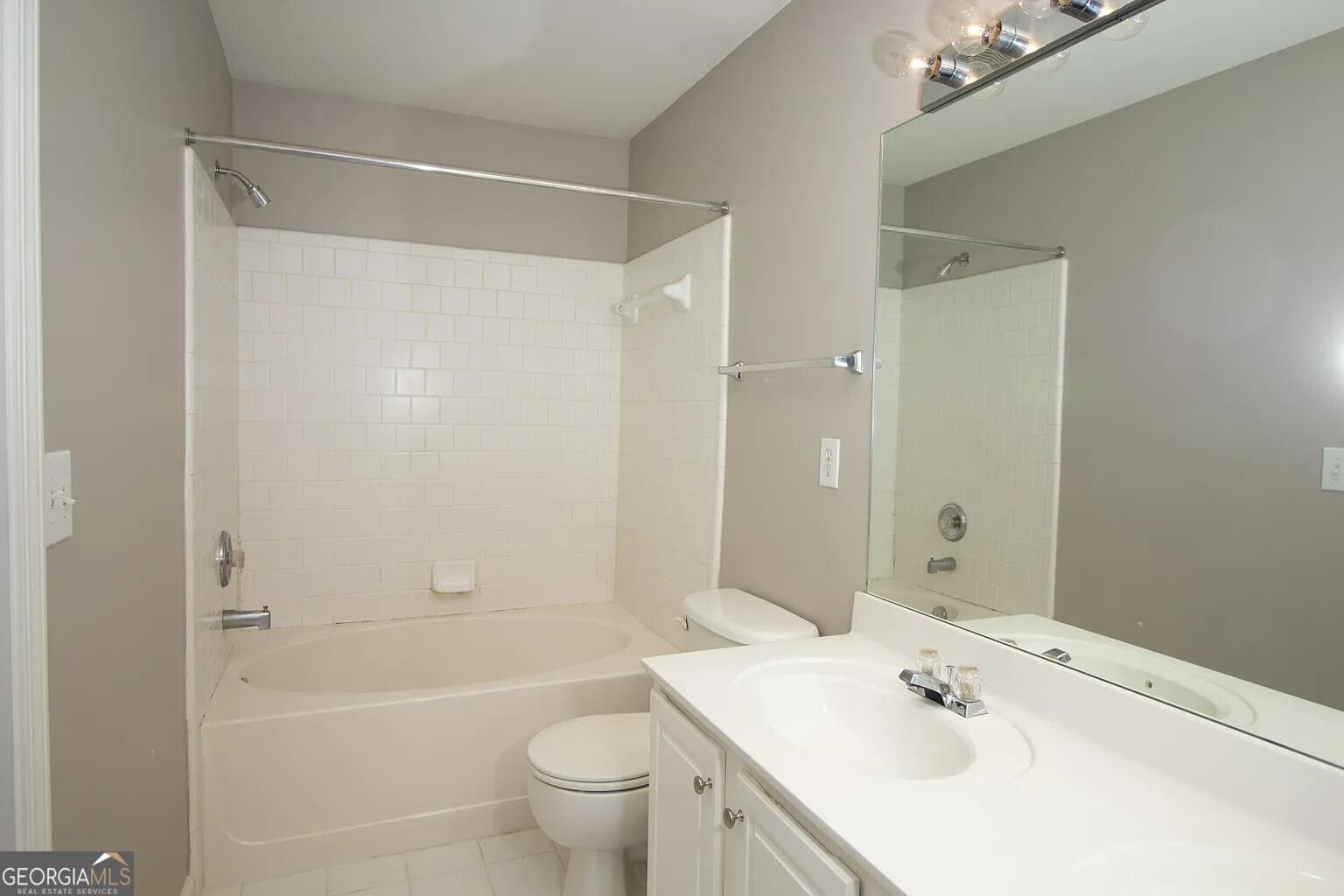 2 bedroom, 3 bathroom, 1,963 sq ft townhouse for rent at 5142 Manerdale Drive, Atlanta, GA 30339 for $2,500 a month — photo 8