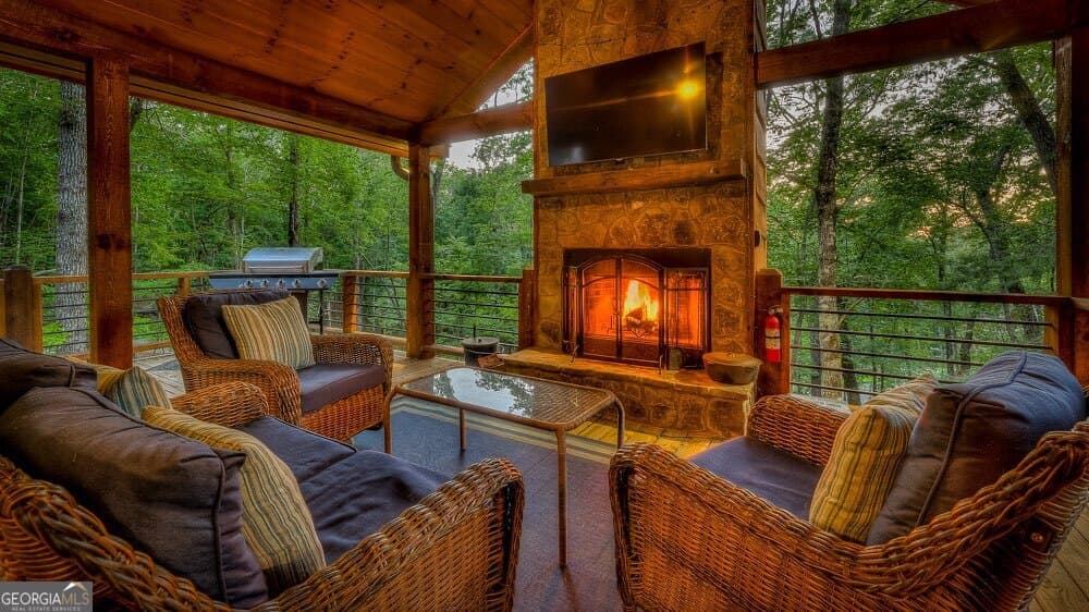 3 bedroom, 3 bathroom, 2,356 sq ft cabin,single family residence for sale at 149 Heritage Drive 9, Mineral Bluff, GA 30559 — photo 6
