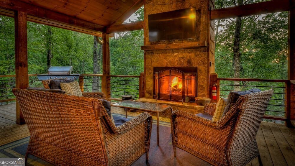 3 bedroom, 3 bathroom, 2,356 sq ft cabin,single family residence for sale at 149 Heritage Drive 9, Mineral Bluff, GA 30559 — photo 3