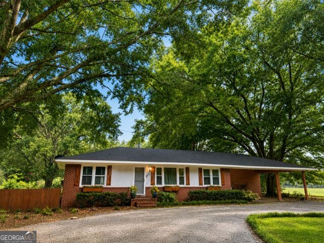 3 bedroom, 1 bathroom, 1,232 sq ft single family residence for sale at 179 Mud Bridge Road, Griffin, GA 30223