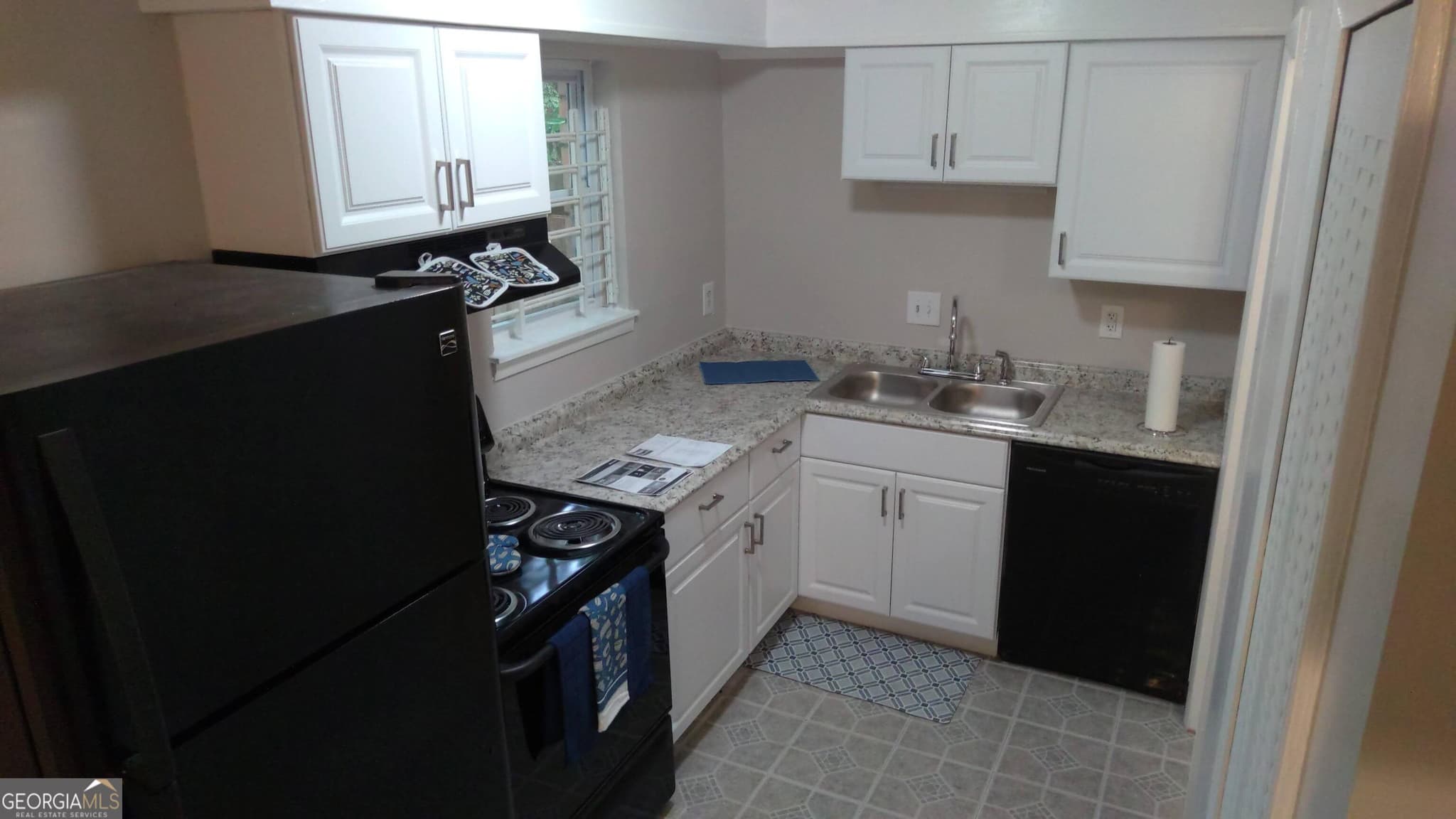 3 bedroom, 2.5 bathroom, 1,340 sq ft condominium for sale at 4701 Flat Shoals 42A Road 42A, Union City, GA 30291 — photo 5