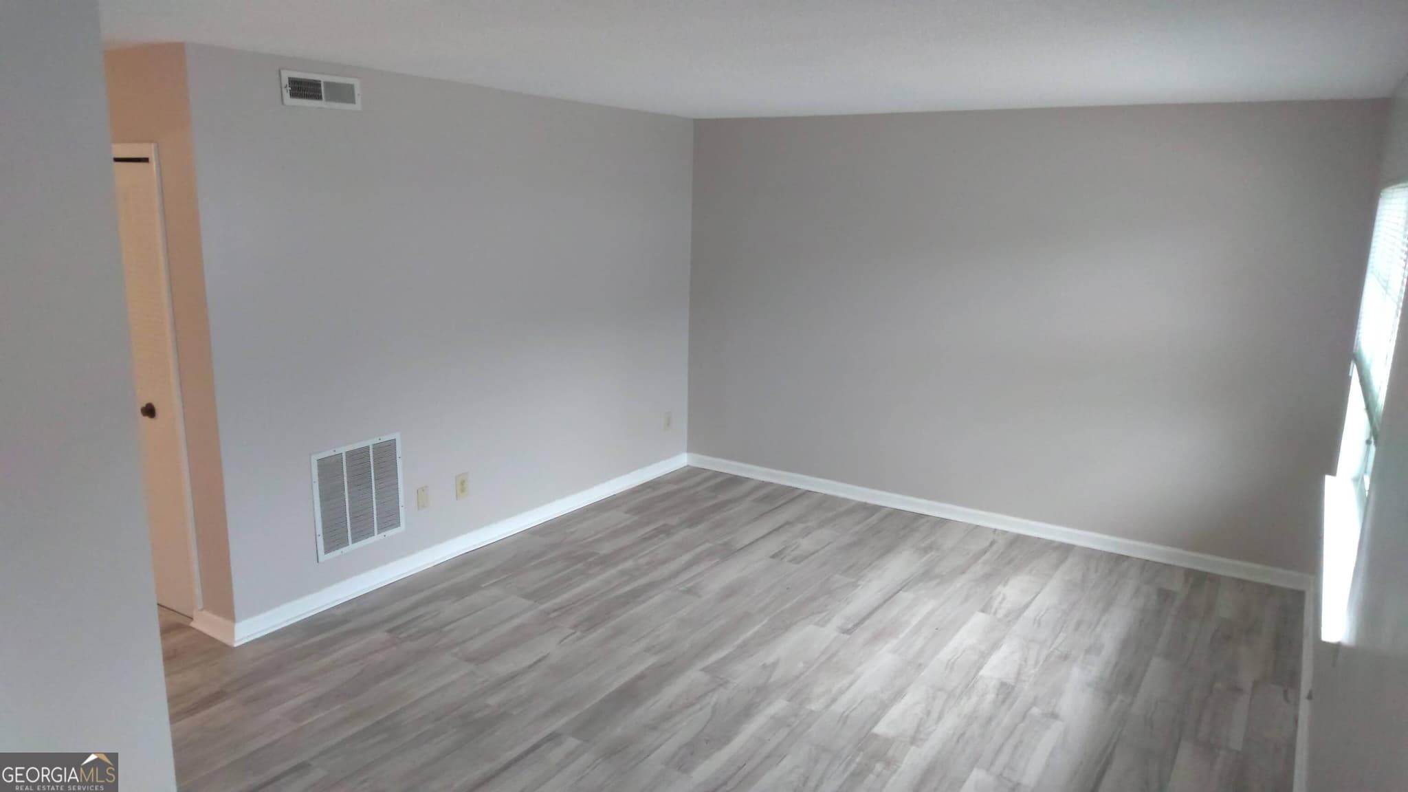 3 bedroom, 2.5 bathroom, 1,340 sq ft condominium for sale at 4701 Flat Shoals 42A Road 42A, Union City, GA 30291 — photo 8