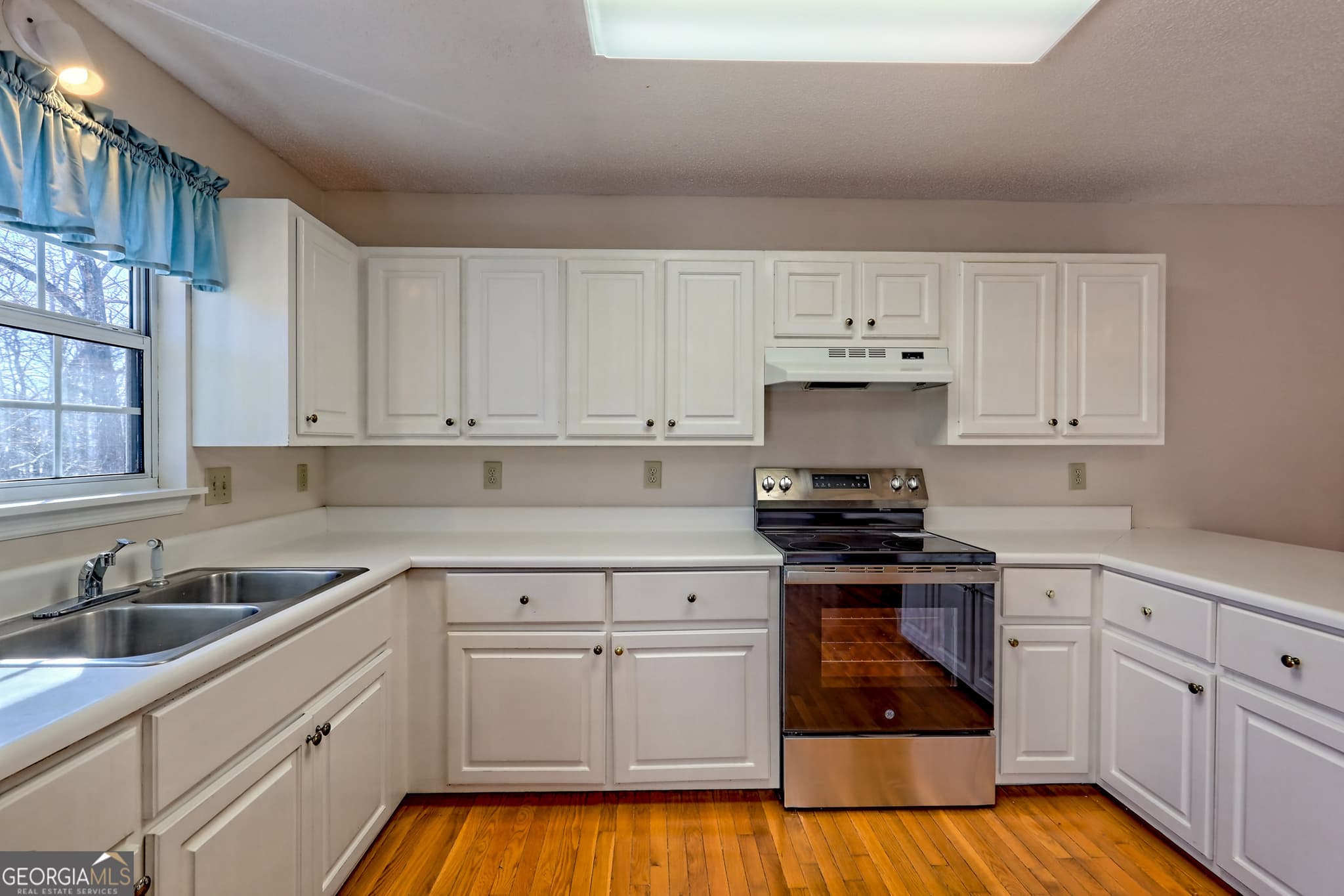 3 bedroom, 2 bathroom, 1,892 sq ft single family residence for sale at 170 White Street, Dillard, GA 30537 — photo 6