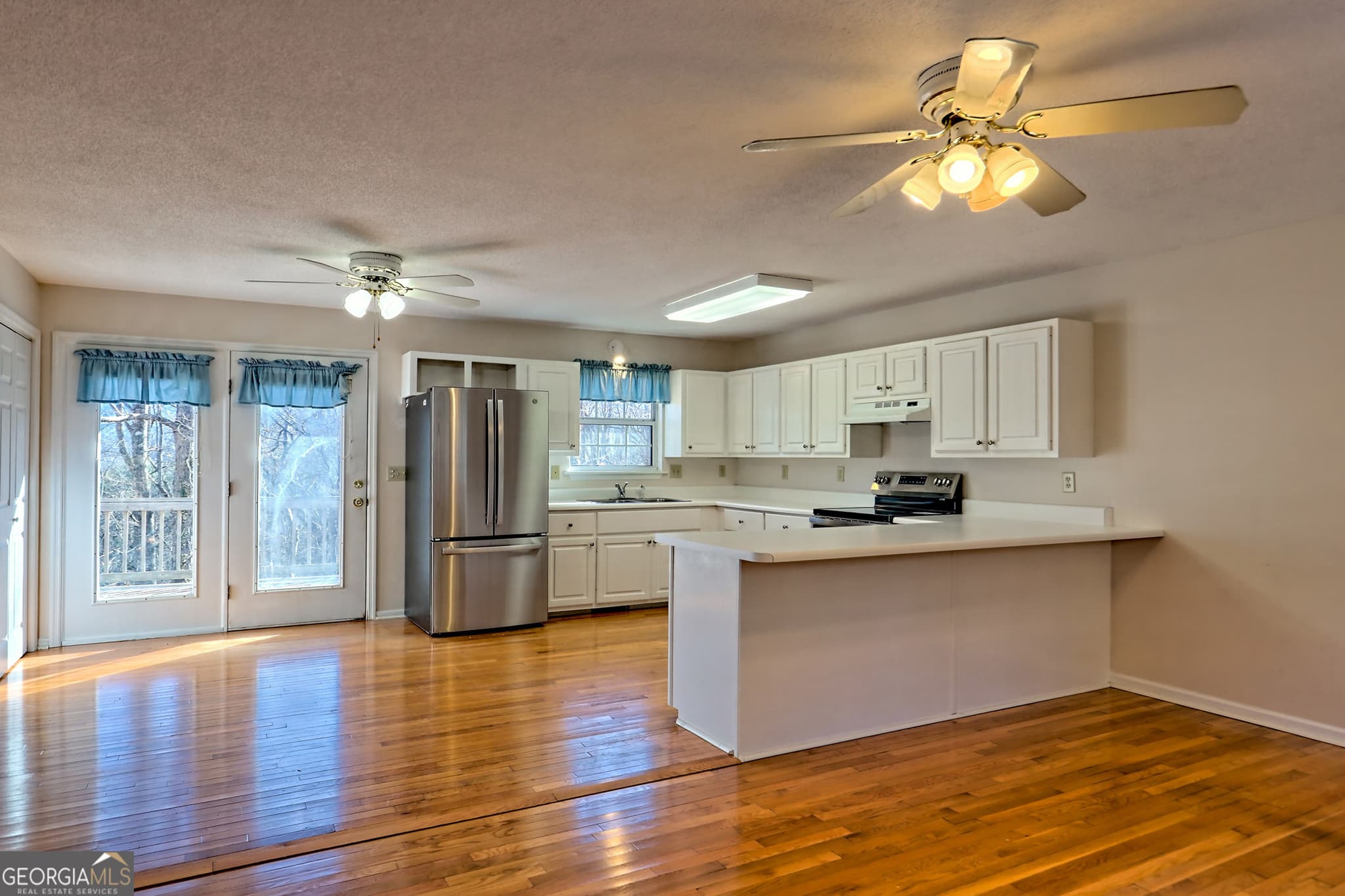 3 bedroom, 2 bathroom, 1,892 sq ft single family residence for sale at 170 White Street, Dillard, GA 30537 — photo 3