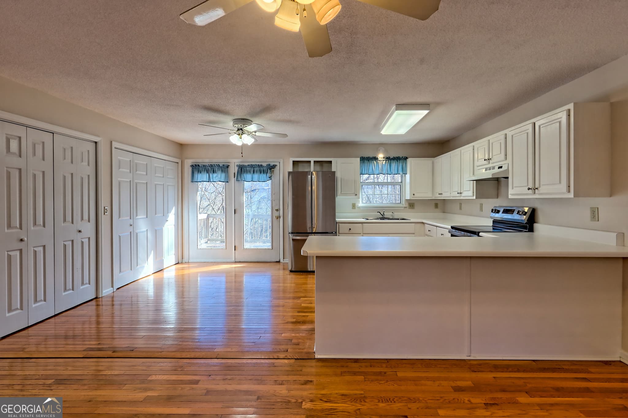 3 bedroom, 2 bathroom, 1,892 sq ft single family residence for sale at 170 White Street, Dillard, GA 30537 — photo 4