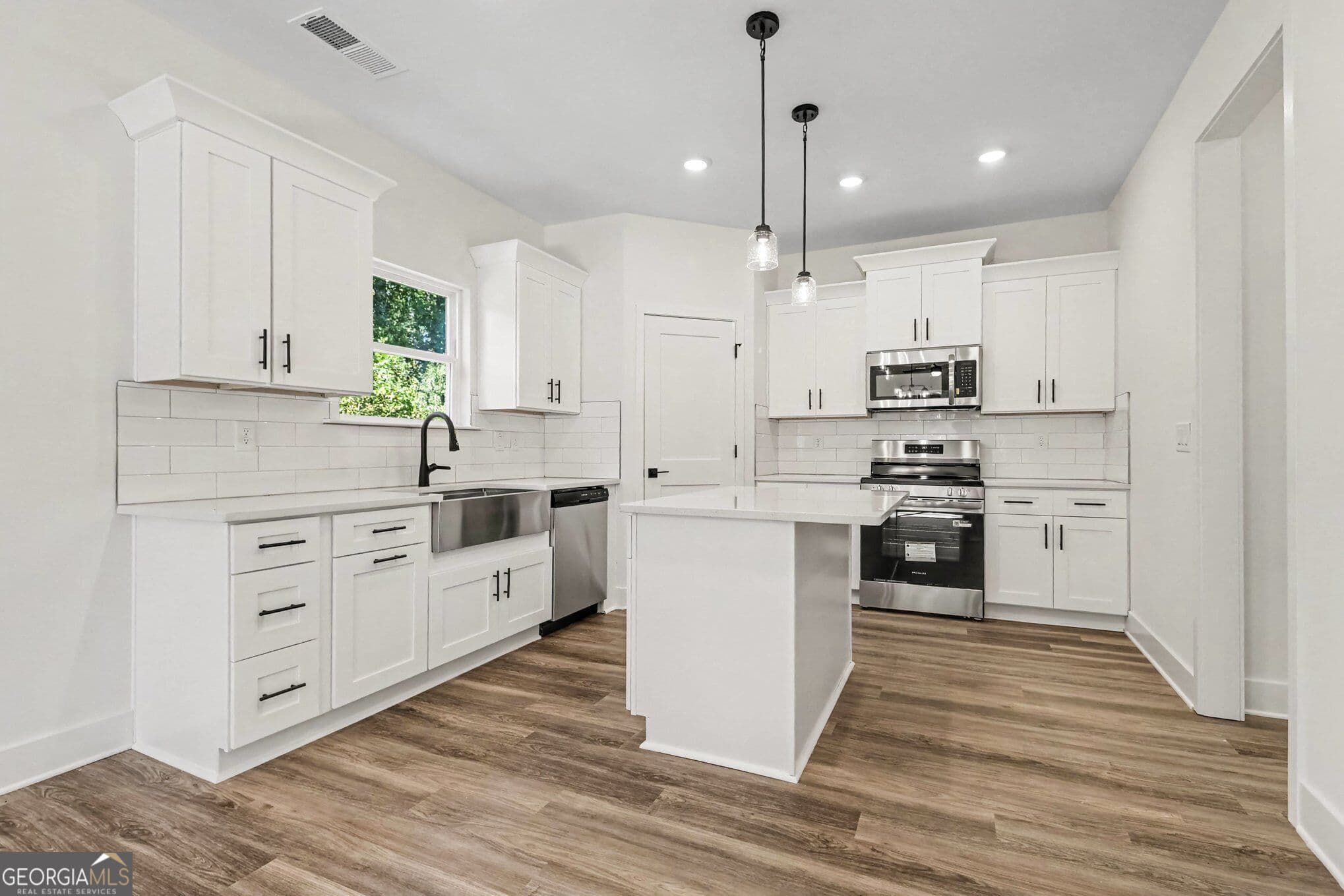 5 bedroom, 3.5 bathroom, 3,213 sq ft single family residence for sale at 181 Thunder Valley, Dawsonville, GA 30534 — photo 8