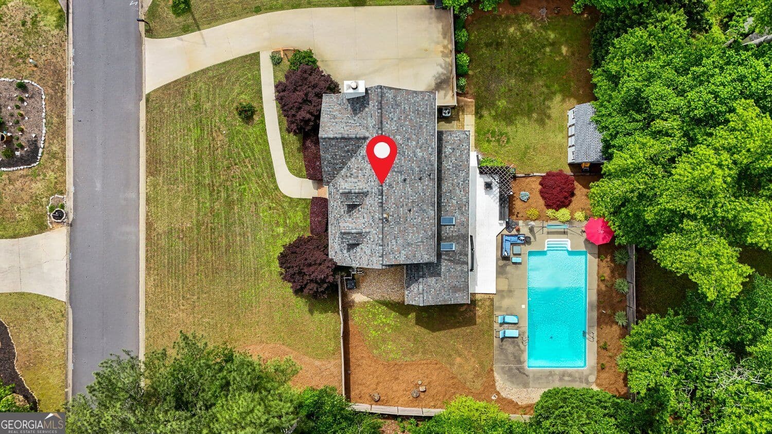 5 bedroom, 3.5 bathroom, 3,053 sq ft single family residence for sale at 2320 Brownstone Court, Marietta, GA 30062 — photo 2