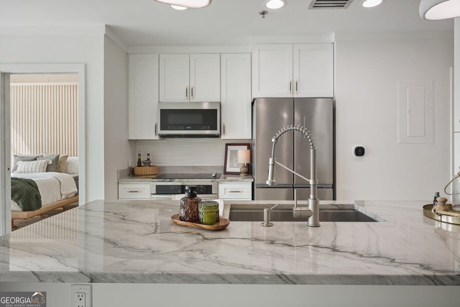 1 bedroom, 1 bathroom, 770 sq ft condominium for sale at 250 Pharr Road 1912, Atlanta, GA 30305 — photo 3