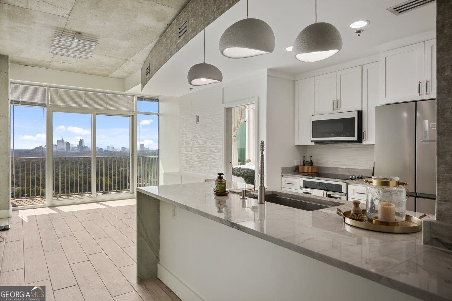 1 bedroom, 1 bathroom, 770 sq ft condominium for sale at 250 Pharr Road 1912, Atlanta, GA 30305