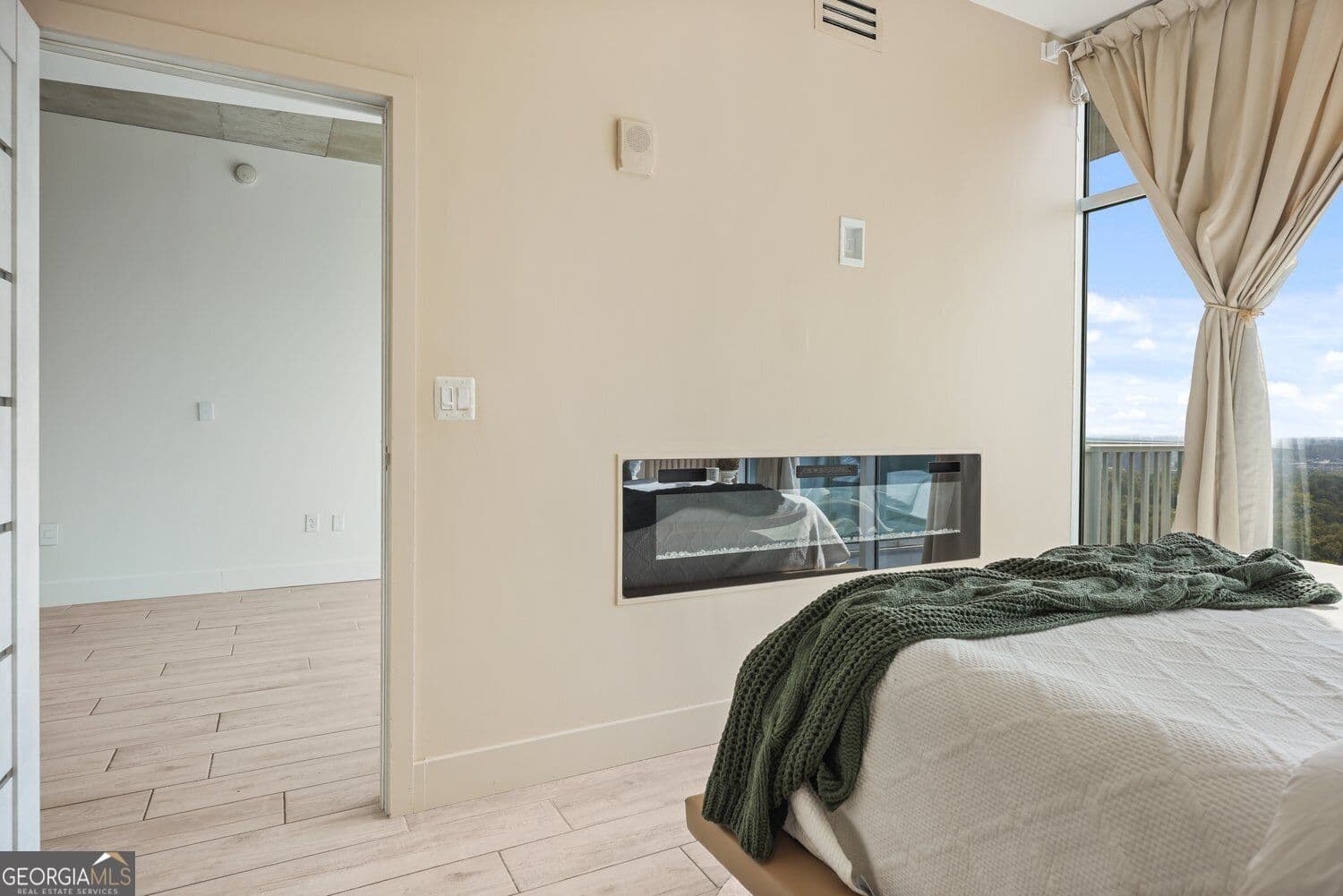1 bedroom, 1 bathroom, 770 sq ft condominium for sale at 250 Pharr Road 1912, Atlanta, GA 30305 — photo 9