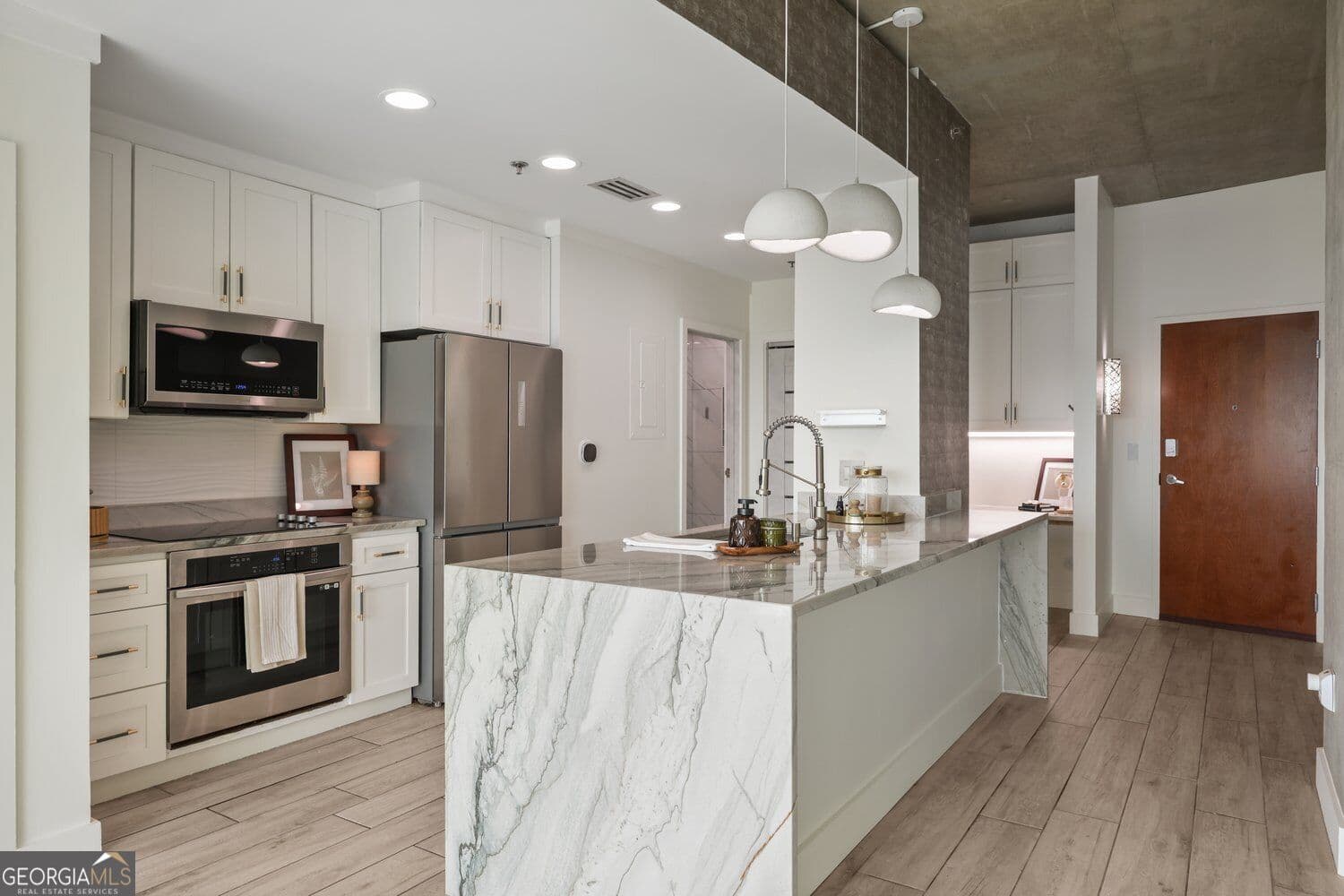 1 bedroom, 1 bathroom, 770 sq ft condominium for sale at 250 Pharr Road 1912, Atlanta, GA 30305 — photo 4