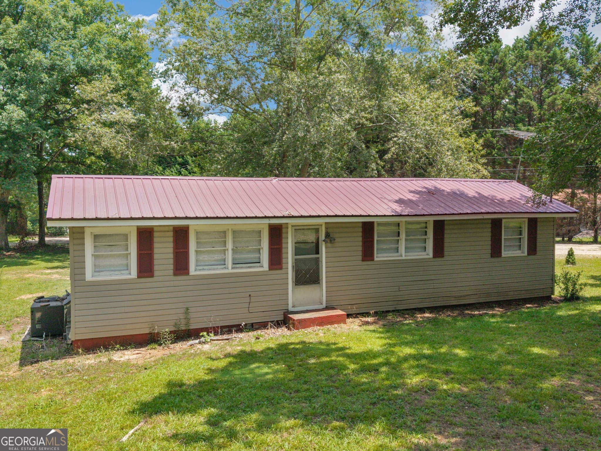 2 bedroom, 2 bathroom, 1,060 sq ft single family residence for sale at 328 Valley Hill Road, Stockbridge, GA 30281 — photo 1 of 40