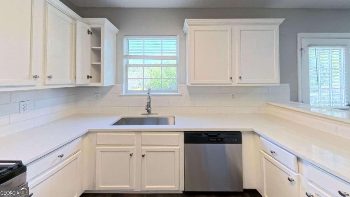 3 bedroom, 2.5 bathroom, 1,715 sq ft single family residence for sale at 3328 Waggoner Place, Rex, GA 30273 — photo 8