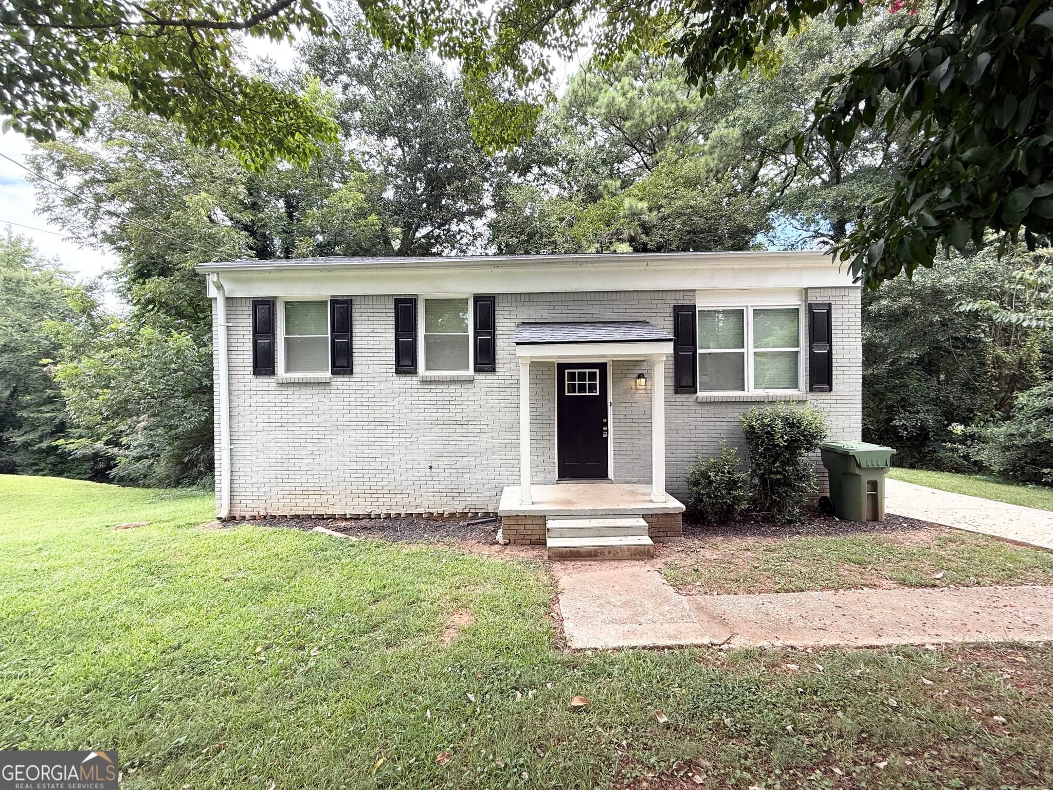 3 bedroom, 2 bathroom, 900 sq ft single family residence for sale at 1171 Octavia Street, Atlanta, GA 30315 — photo 2