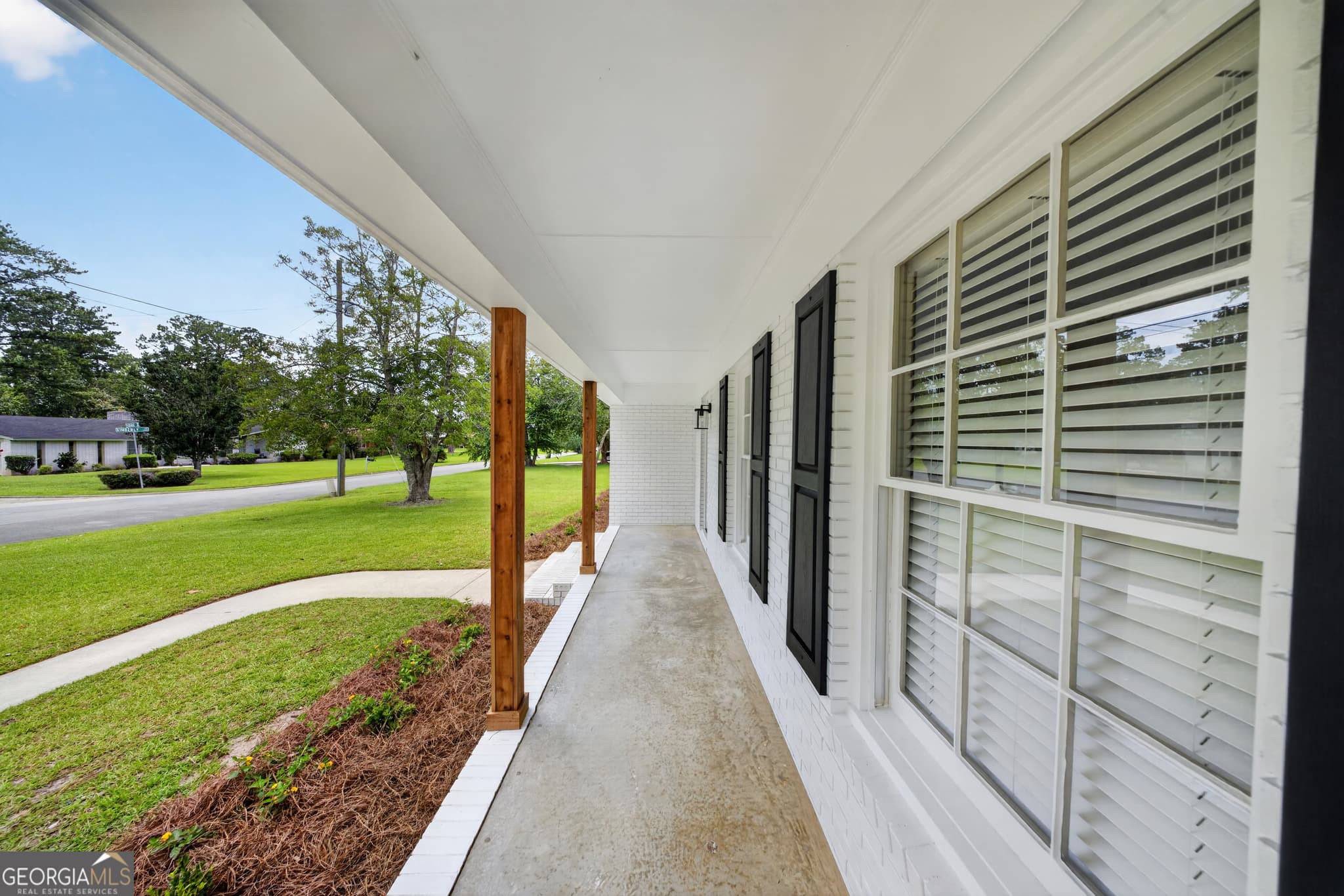 4 bedroom, 2 bathroom, 2,415 sq ft single family residence for sale at 1108 Kimberly Drive, Valdosta, GA 31602 — photo 6