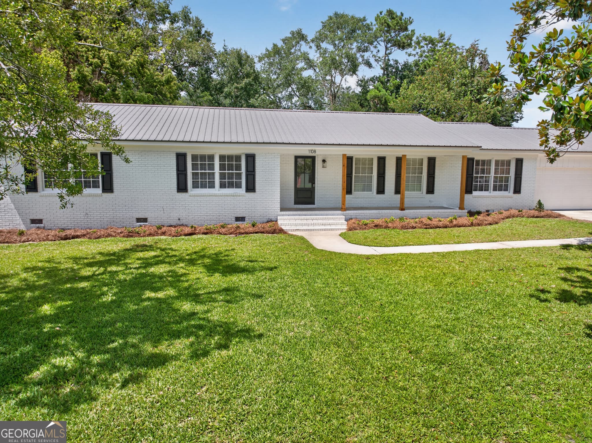 4 bedroom, 2 bathroom, 2,415 sq ft single family residence for sale at 1108 Kimberly Drive, Valdosta, GA 31602 — photo 3