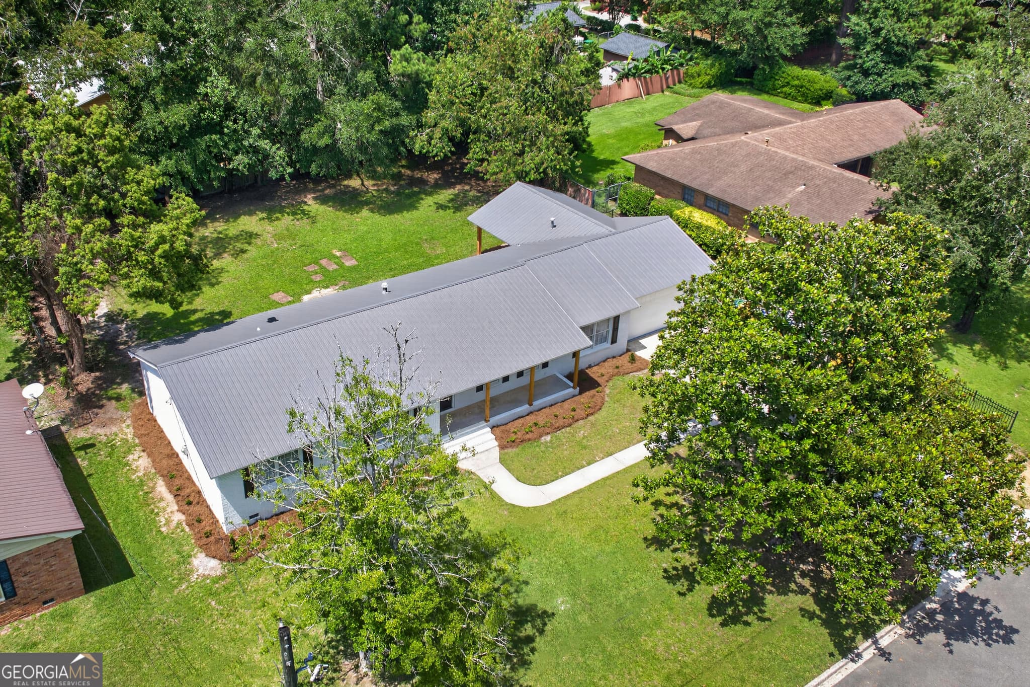4 bedroom, 2 bathroom, 2,415 sq ft single family residence for sale at 1108 Kimberly Drive, Valdosta, GA 31602 — photo 4
