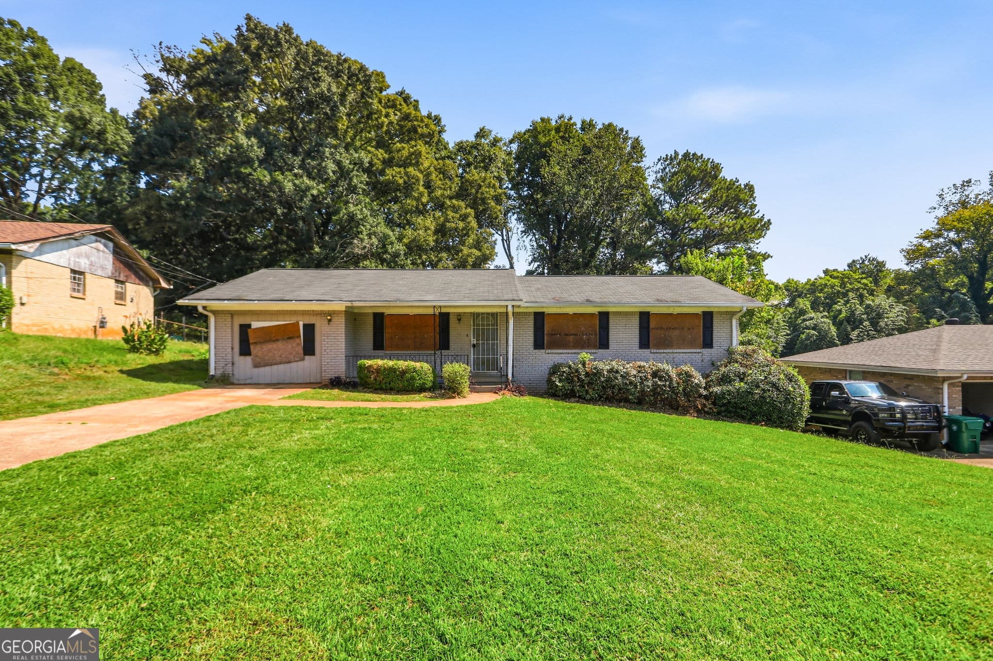 3 bedroom, 2 bathroom, 1,538 sq ft single family residence for sale at 2810 Knollview Drive, Decatur, GA 30034 — photo 1 of 1