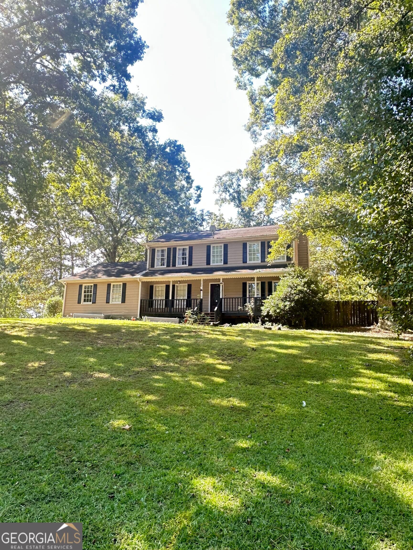 3 bedroom, 2.5 bathroom, 1,812 sq ft single family residence for sale at 3410 Quinn Ridge Drive, Snellville, GA 30039 — photo 3