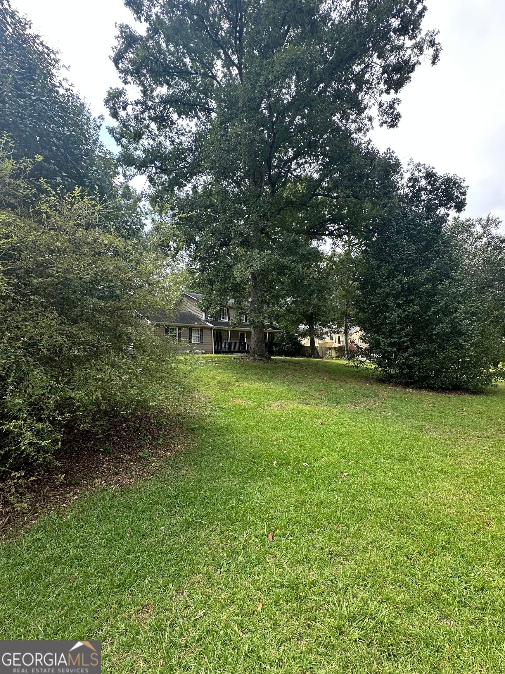 3 bedroom, 2.5 bathroom, 1,812 sq ft single family residence for sale at 3410 Quinn Ridge Drive, Snellville, GA 30039 — photo 5