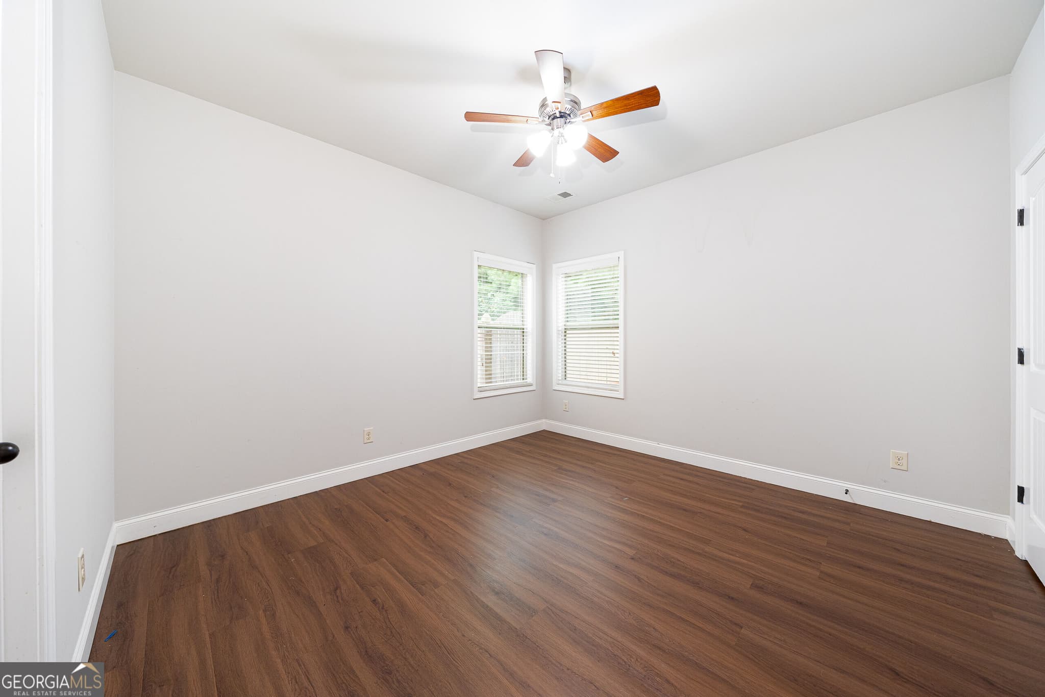 4 bedroom, 3 bathroom, 2,838 sq ft single family residence for sale at 5543 Leaf Ridge Lane, Buford, GA 30518 — photo 6