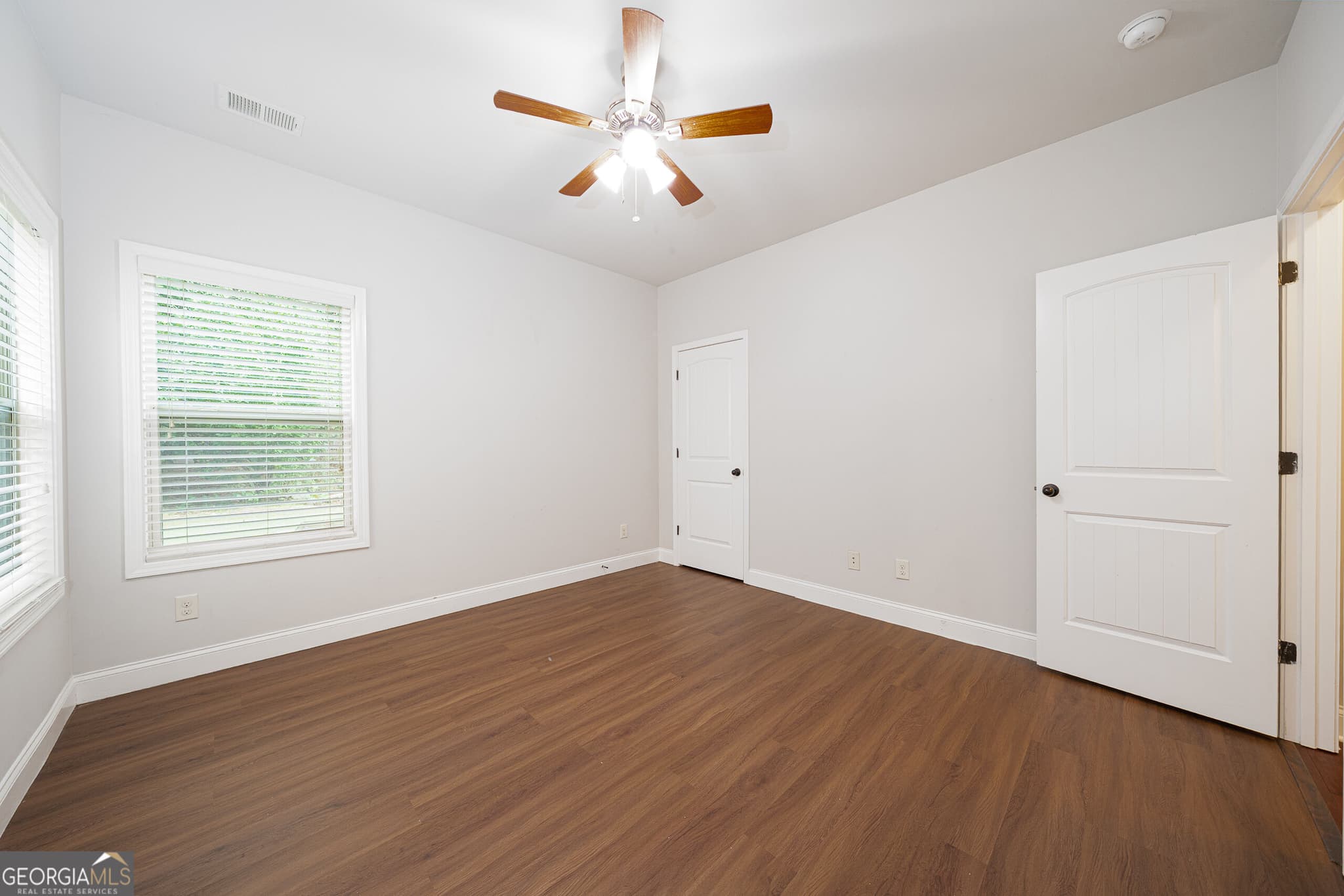 4 bedroom, 3 bathroom, 2,838 sq ft single family residence for sale at 5543 Leaf Ridge Lane, Buford, GA 30518 — photo 7