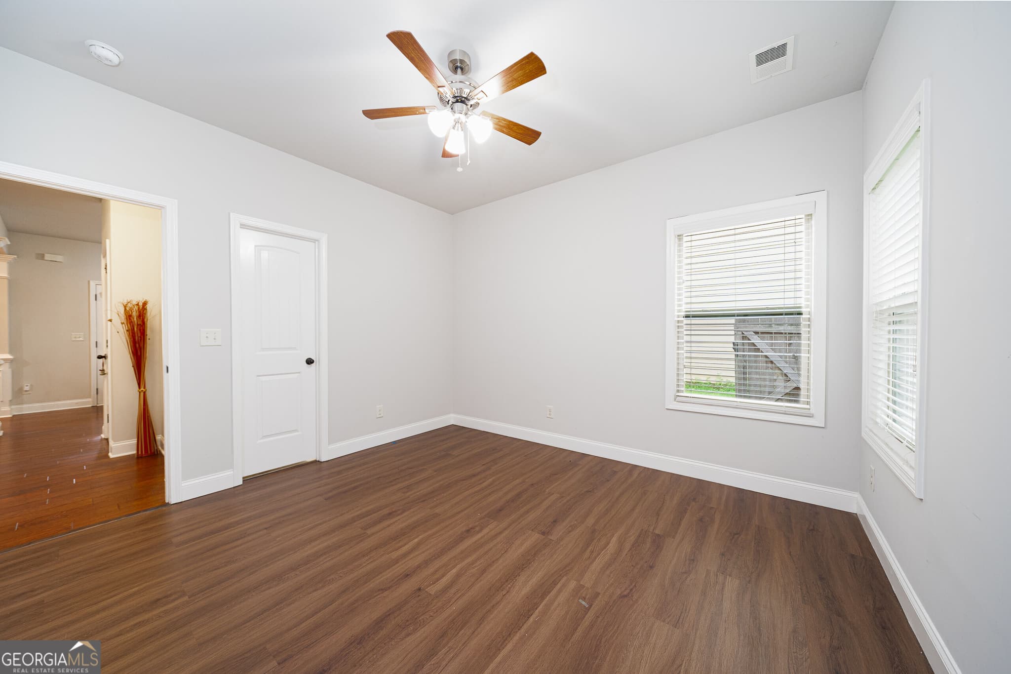 4 bedroom, 3 bathroom, 2,838 sq ft single family residence for sale at 5543 Leaf Ridge Lane, Buford, GA 30518 — photo 8
