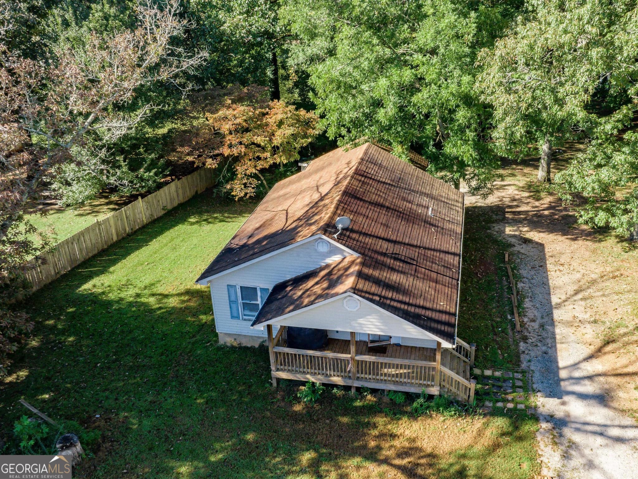 3 bedroom, 2 bathroom, 1,200 sq ft single family residence for sale at 1774 Highway 17, Clarkesville, GA 30523 — photo 4
