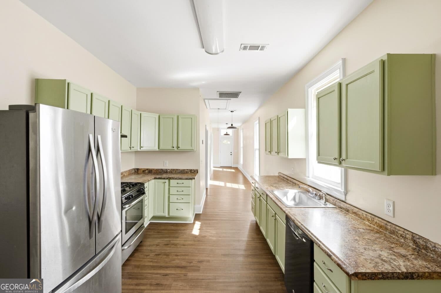 2 bedroom, 1 bathroom, 1,466 sq ft single family residence for sale at 862 Elm Street, Macon, GA 31201 — photo 9