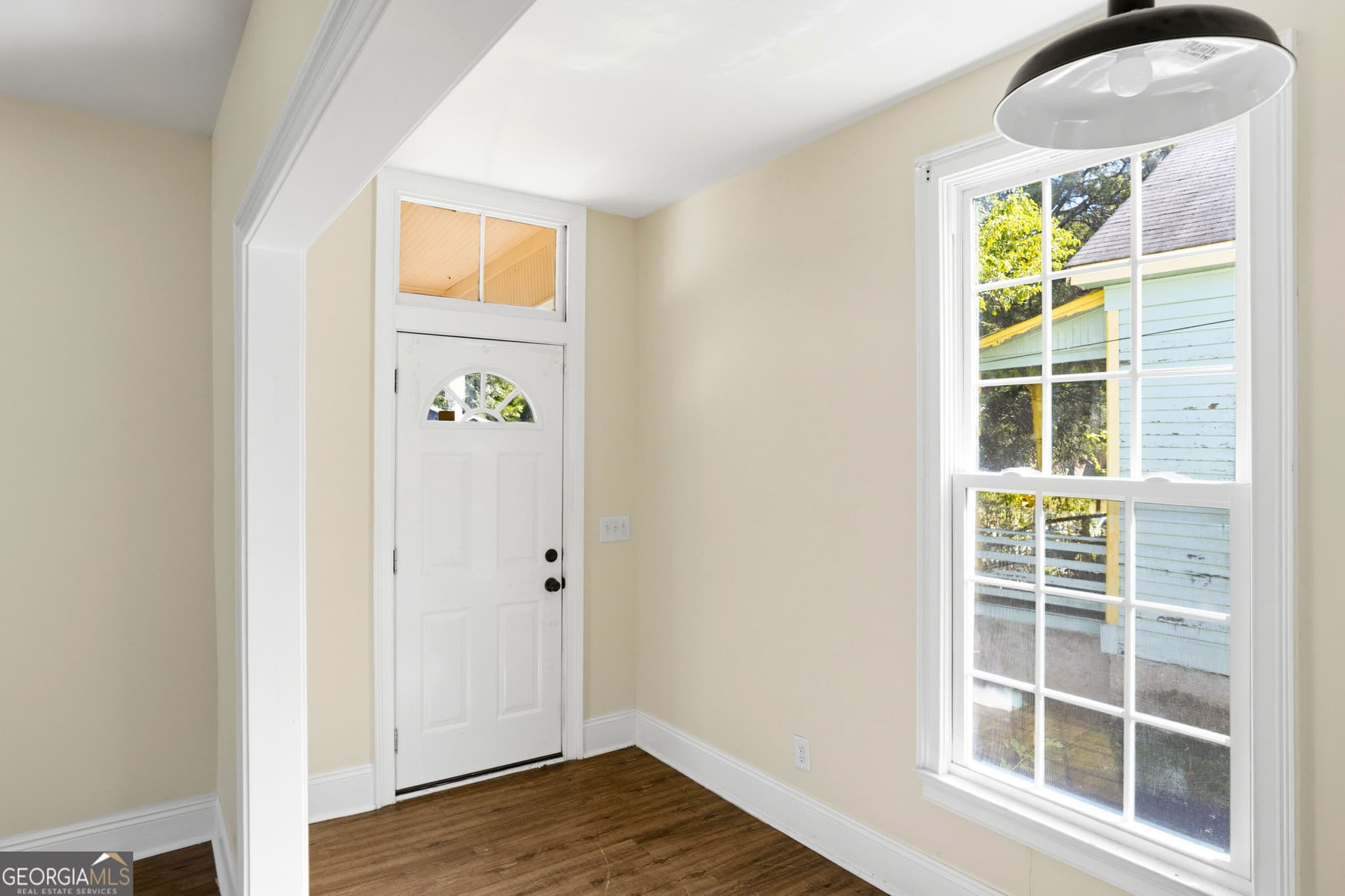 2 bedroom, 1 bathroom, 1,466 sq ft single family residence for sale at 862 Elm Street, Macon, GA 31201 — photo 4