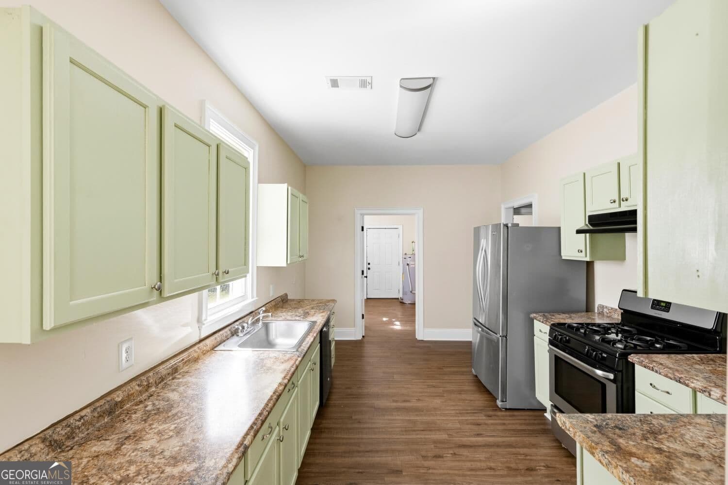 2 bedroom, 1 bathroom, 1,466 sq ft single family residence for sale at 862 Elm Street, Macon, GA 31201 — photo 8
