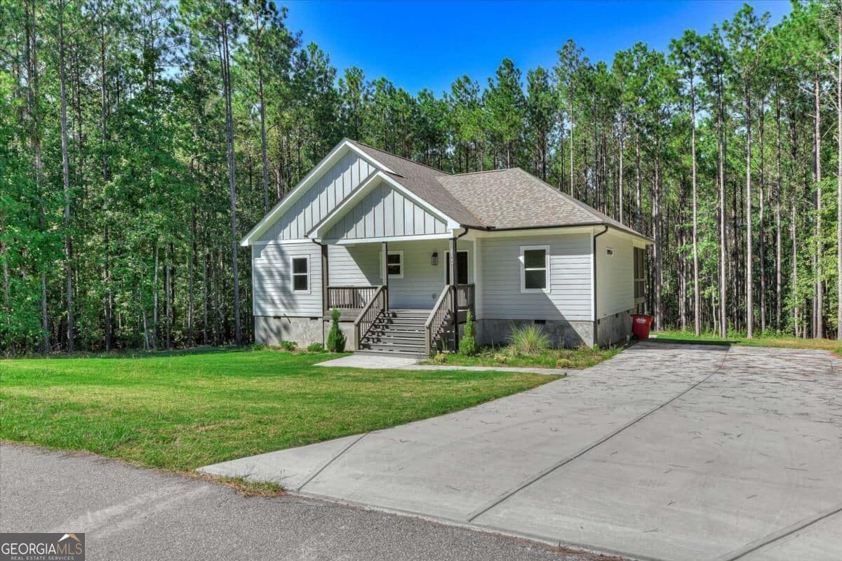 4 bedroom, 3.5 bathroom, 1,611 sq ft single family residence for sale at 1165 Watersedge Cove, Tignall, GA 30668 — photo 2
