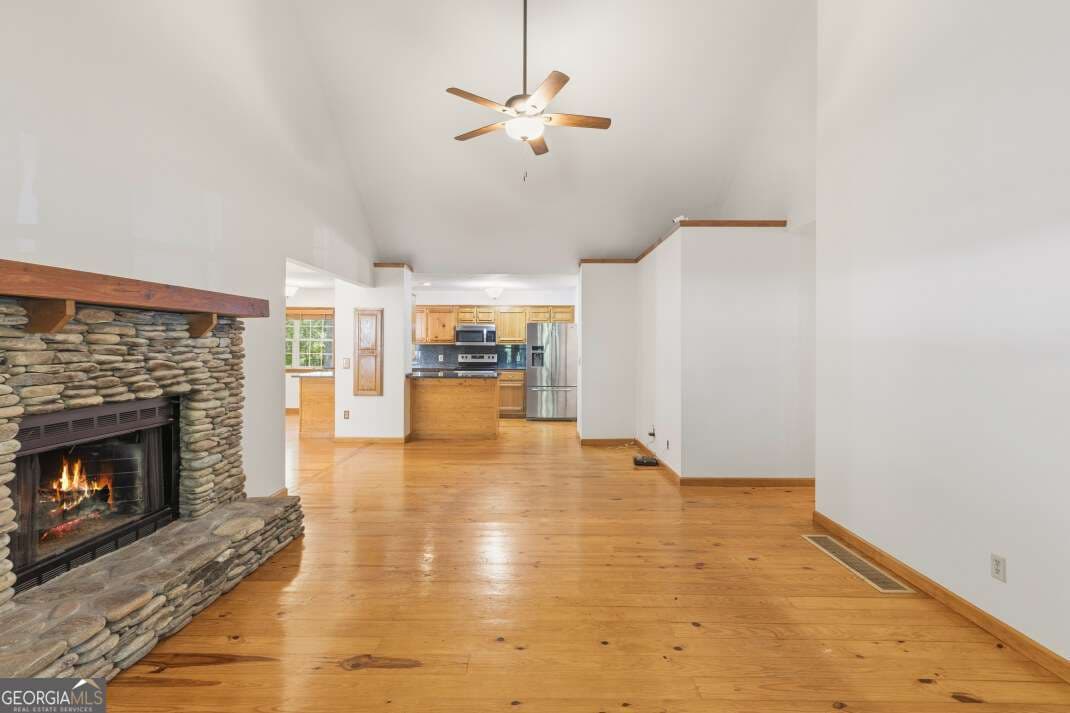 3 bedroom, 3 bathroom, 2,509 sq ft cabin,single family residence for sale at 40 Caledonia Drive, Blairsville, GA 30512 — photo 7