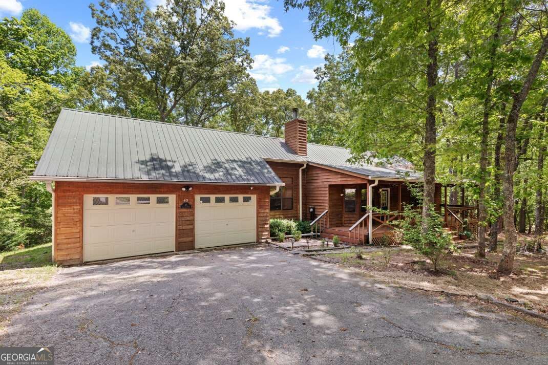 3 bedroom, 3 bathroom, 2,509 sq ft cabin,single family residence for sale at 40 Caledonia Drive, Blairsville, GA 30512