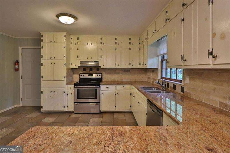 2 bedroom, 1.5 bathroom single family residence for rent at 3197 Alberta Lane, Tucker, GA 30084 for $2,350 a month — photo 7