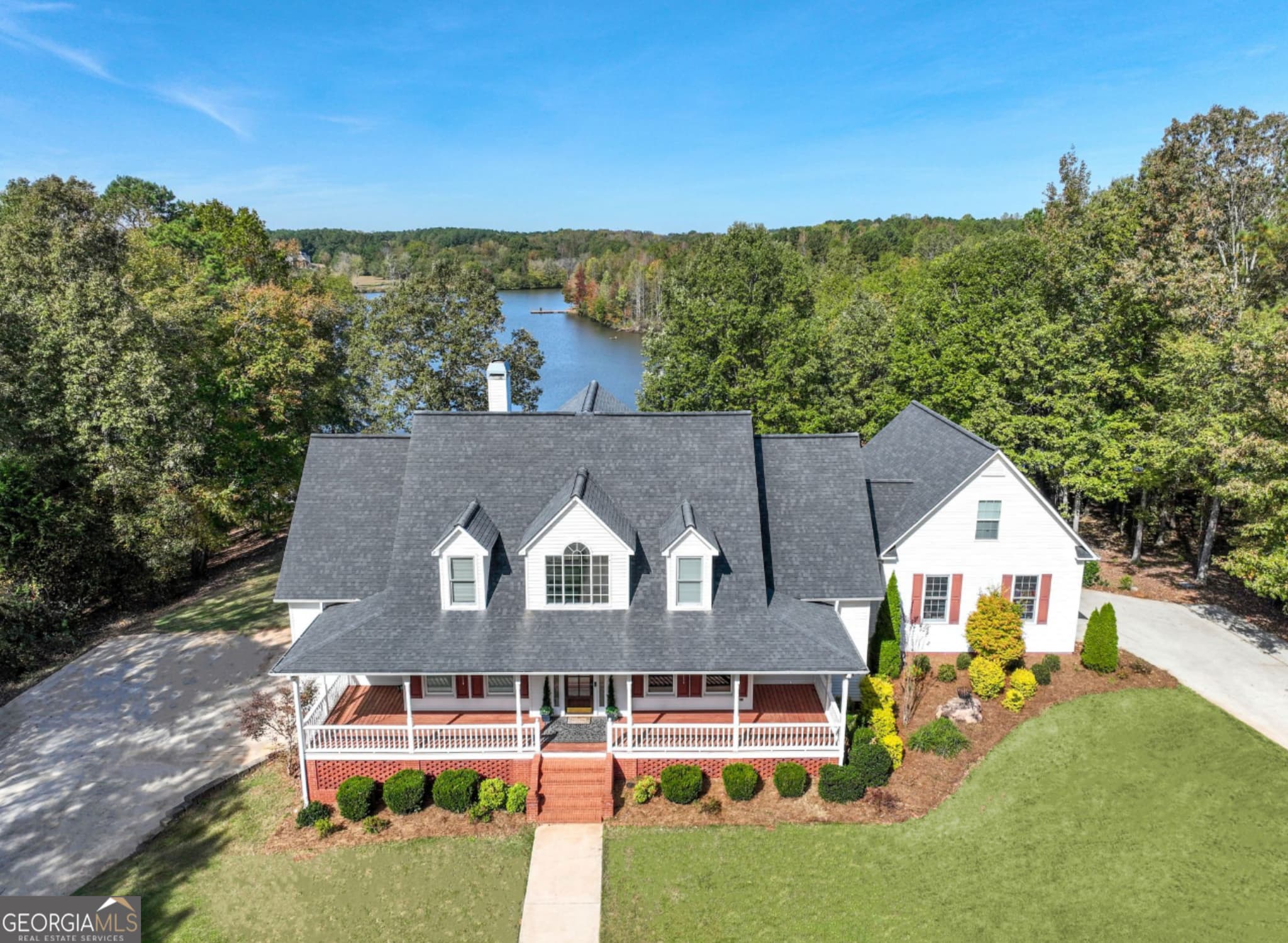 6 bedroom, 4.5 bathroom, 4,012 sq ft single family residence for sale at 800 Watering Hole Pass, Williamson, GA 30292 — photo 2